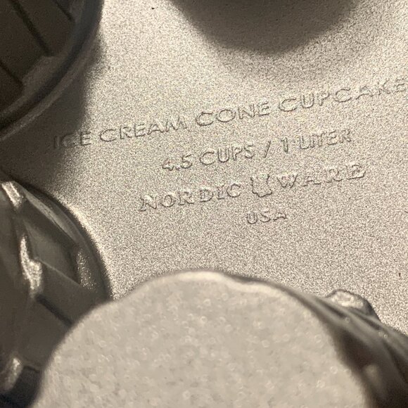 Nordic Ware Ice Cream Cone Cupcake Pan 4.5 Cup Nonstick 6 Cups Never Used - Picture 6 of 8